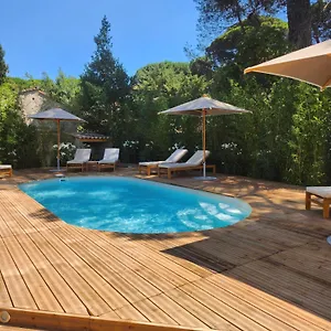 https://le-clos-de-la-pinede-et-ses-superbes-chambres-300-e-par-chambre.fr-provencehotel.com